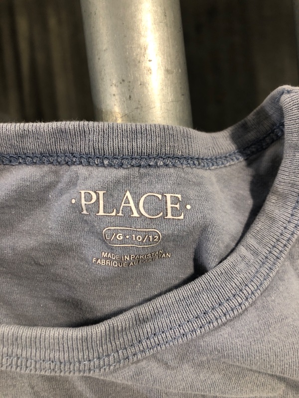 Photo 1 of [NOT EXACT ITEM AS PICTURED SEE CLERK PICTURES FOR MORE DETAILS] 3 LARGE BOYS GRAPHIC TEE 