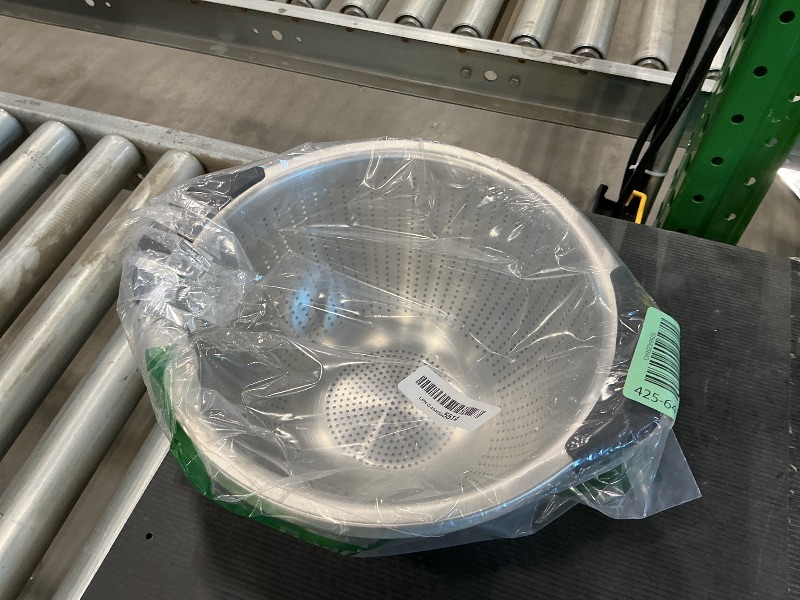 Photo 1 of *Missing Parts - Check clerk notes*
OXO Good Grips Stainless Steel 5 qt./ 4.7 L Colander