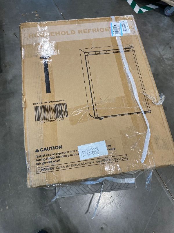 Photo 1 of **UNTESTED**
Mini Fridge with Freezer, 2.5 Cu.Ft Compact Single Door Refrigerator with Adjustable Thermostat, Low Noise & Energy Efficient (0.41kWh/Day), Small Fridge for Bedroom, Dorm, Office, Apartment (Black)