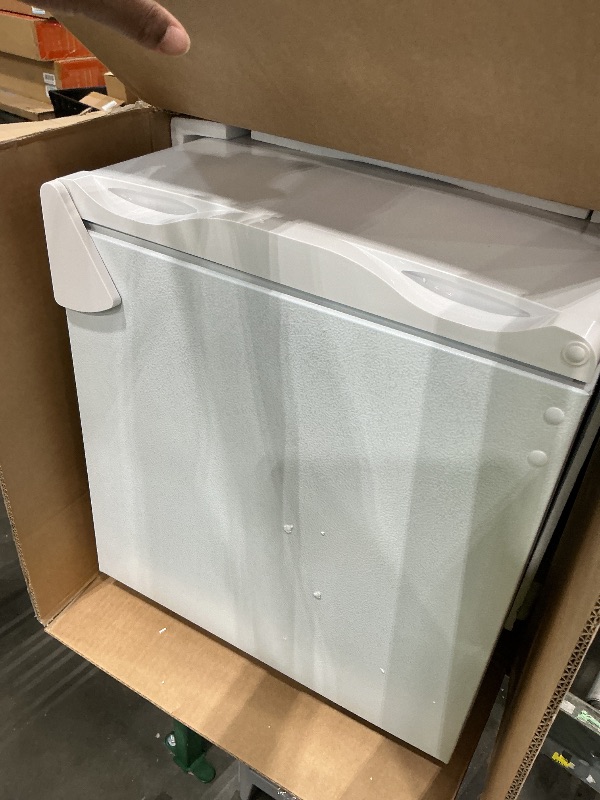 Photo 1 of **UNTESTED**
Mini Fridge with Freezer, 2.5 Cu.Ft Compact Single Door Refrigerator with Adjustable Thermostat, Low Noise & Energy Efficient (0.41kWh/Day), Small Fridge for Bedroom, Dorm, Office, Apartment (Black)