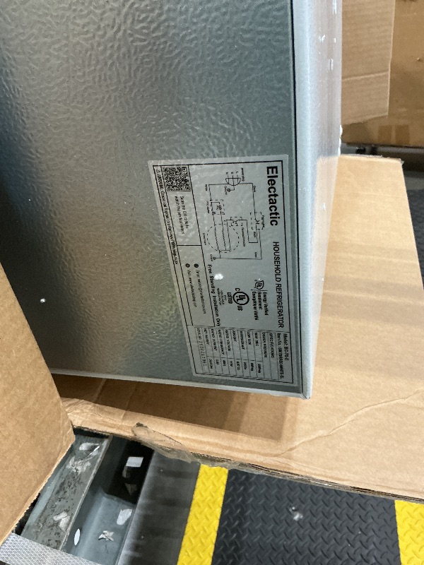 Photo 1 of **UNTESTED**
Mini Fridge with Freezer, 2.5 Cu.Ft Compact Single Door Refrigerator with Adjustable Thermostat, Low Noise & Energy Efficient (0.41kWh/Day), Small Fridge for Bedroom, Dorm, Office, Apartment (Black)