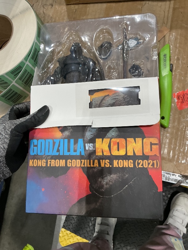 Photo 1 of *MAJOR DAMAGE*
JAYKENIXO ?ing Action Figure Toy - Dragon VS. K?ng Toy Carry Bag Included