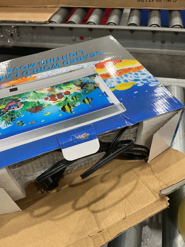 Photo 1 of **UNTESTED**
Tokenkuko Fake Motion Fish Tank Mini Aquarium, Artificial Tropical Decorative Lamp Night Light with Moving Fish, Gift for Kids(US Plug)