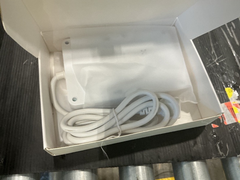 Photo 1 of **UNTESTED**
JouleLoom 6 FT Flat Plug Surge Protector Power Strip,11 Multiple AC Outlets with 6 USB Ports (2 USB C), 6 Feet Extension Cord, 1250W/10A, One Touch Switch Button, 17 in 1 Compact powerstrip-White