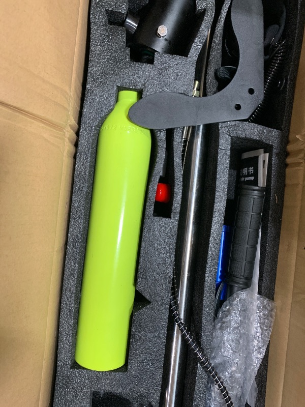Photo 1 of HOUVAN Mini Scuba Tank 0.5L Diving Tank with DOT Certification Up to Support 10 Minutes Underwater Breathing Reusable Backup Tanks for Underwater Shooting and Rescue Operations Operations,C-GN