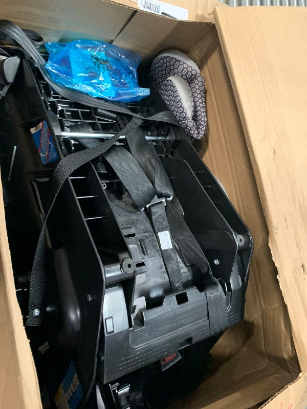 Photo 1 of ********************Cup holder missing****************
Safety 1st Guide Convertible Car Seat, Fits 3 Across, Forward Facing and Rear Facing, Chambers