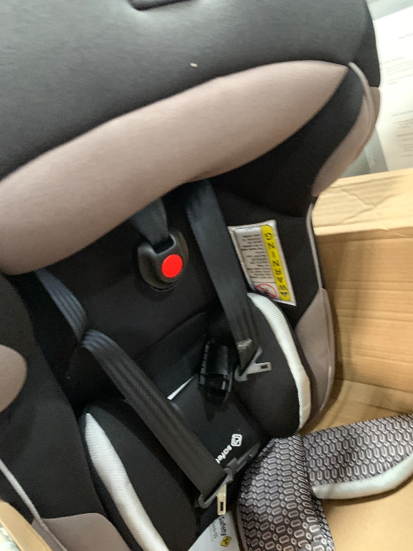 Photo 1 of ********************Cup holder missing****************
Safety 1st Guide Convertible Car Seat, Fits 3 Across, Forward Facing and Rear Facing, Chambers