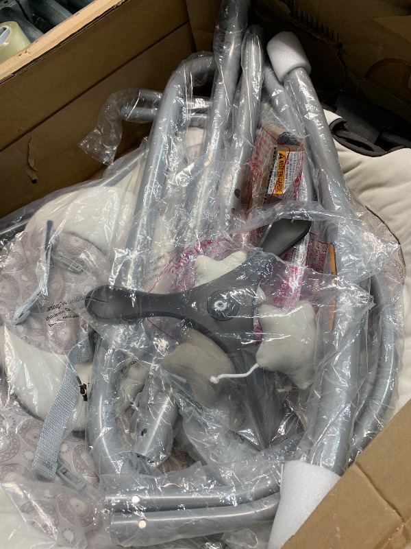 Photo 1 of (see all images) Graco DuetConnect LX Seat & Bouncer, Multi-Direction Seat, Multiple Swinging Speeds, Easily Portable, Redmond