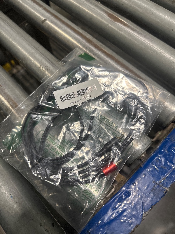 Photo 1 of ***lIGHTNING TIP BROKEN***WORLDBOYU Lightning to RCA Cable Audio Aux Adapter, Stereo Y Splitter Adapter for Select iPhone, iPad and iPod Models for Power Amplifier, Car, Home Theater, Speaker and More Silver 6FT