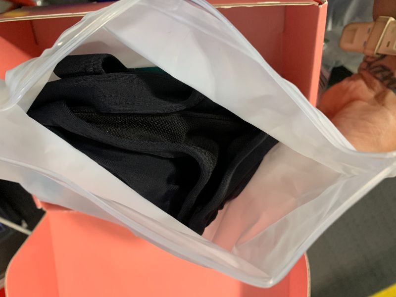 Photo 1 of ****HAS BEEN WORNBlack Women Underwire Bikini Top - Push Up Swimsuit Top Bra Padded Bathing Suit 2025 Twist Front Swimwear M