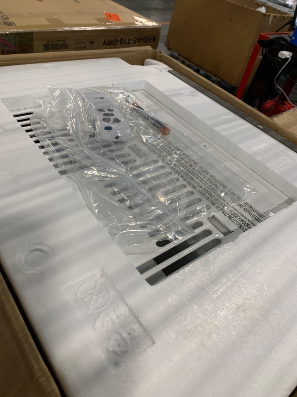 Photo 1 of ***VERY USED***PARTS ONLY*****LG LW1025RSMX Window Conditioner, Wi-Fi Enabled w/Remote, 450 Sq.Ft, 4-Way Air Deflection, 2 Cooling and Fan Speeds with Auto Fan Function, 115V, 10,000 BTU, White