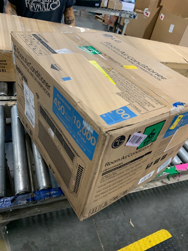 Photo 1 of ***VERY USED***PARTS ONLY*****LG LW1025RSMX Window Conditioner, Wi-Fi Enabled w/Remote, 450 Sq.Ft, 4-Way Air Deflection, 2 Cooling and Fan Speeds with Auto Fan Function, 115V, 10,000 BTU, White