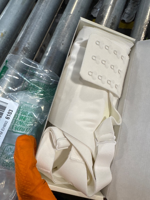 Photo 1 of ** DIRTY VERY USED**KeepMyself Wireless Bras for Women No Underwire Push Up Comfort Soft Bra Seamless Supportive Full Coverage Everyday Bras Regular and Plus Size Bralettes, White XL