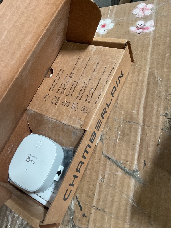 Photo 1 of ***PARTS ONLY***CHAMBERLAIN Smart Garage Control - Wireless Garage Hub and Sensor with Wifi & Bluetooth - Smartphone Controlled, myQ-G0401-ES, White
