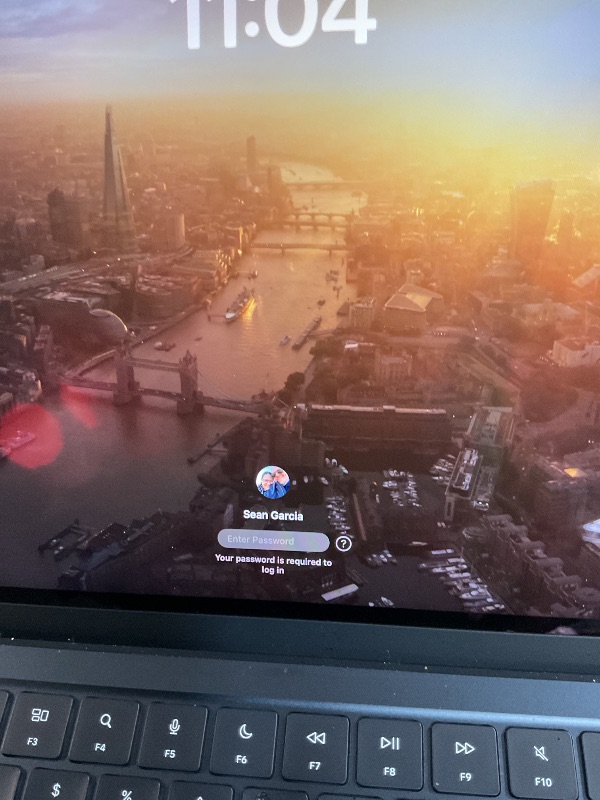 Photo 1 of *******************Locked to previous user--FINAL SALE**************
Apple 2025 MacBook Air 13-inch Laptop with M4 chip: Built for Apple Intelligence, 13.6-inch Liquid Retina Display, 16GB Unified Memory, 256GB SSD Storage, 12MP Center Stage Camera, Touch