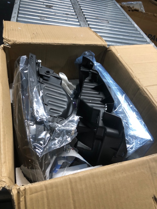 Photo 1 of (PARTIAL NON-MATCHING SET) Nilight Headlight Assembly 2005 2006 2007 F250 F350 F450 F550 Super Duty Black Housing Amber Corner Clear Lens 4 Pack Headlights Assembly Replacement