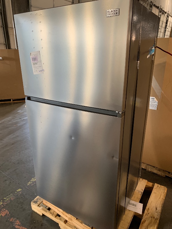 Photo 1 of **************FOR PARTS ONLY---SEE NOTES BEFORE BID*********************
BLACK+DECKER 24 Cu. Ft. Top Mount Refrigerator with Freezer, 2 Door Refrigerator with Top Freezer and Adjustable Temperature Control, Full Size Kitchen, ENERGY STAR, BR2400JS, Stainl