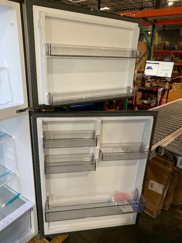 Photo 1 of **************FOR PARTS ONLY---SEE NOTES BEFORE BID*********************
BLACK+DECKER 24 Cu. Ft. Top Mount Refrigerator with Freezer, 2 Door Refrigerator with Top Freezer and Adjustable Temperature Control, Full Size Kitchen, ENERGY STAR, BR2400JS, Stainl