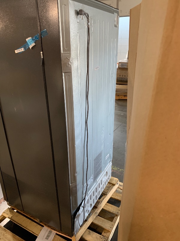 Photo 1 of **************FOR PARTS ONLY---SEE NOTES BEFORE BID*********************
BLACK+DECKER 24 Cu. Ft. Top Mount Refrigerator with Freezer, 2 Door Refrigerator with Top Freezer and Adjustable Temperature Control, Full Size Kitchen, ENERGY STAR, BR2400JS, Stainl