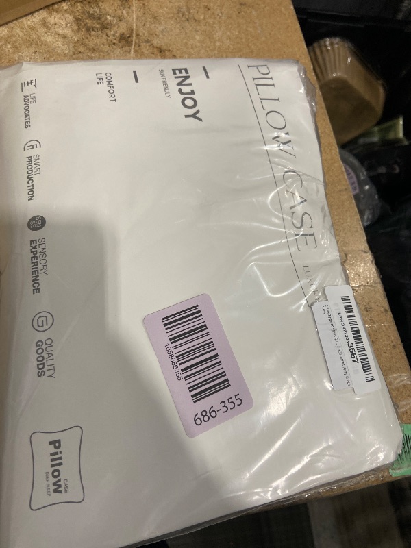 Photo 1 of 2 Pack Zippered Velvet Queen Pillowcases, Super Soft and Cozy Luxury Fuzzy Flannel Pillow Cases with Zipper, 20x30 Inches, Army Green