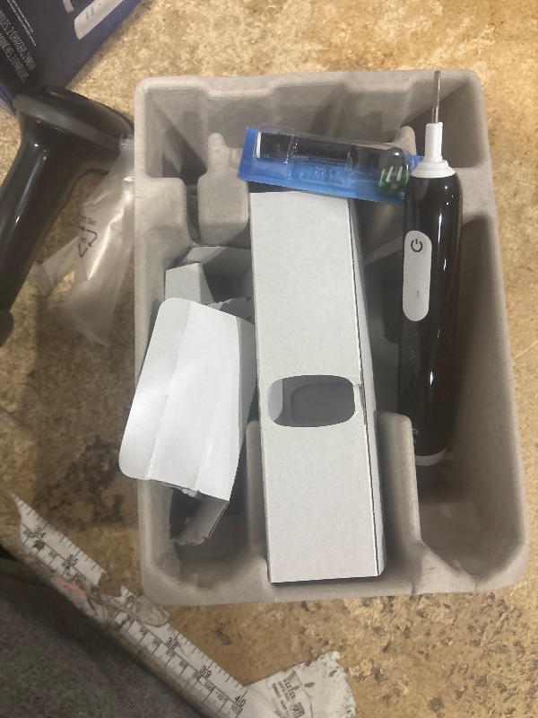 Photo 1 of ****************Missing one toothbrush****************
Oral-B Pro 1000 CrossAction Electric Toothbrush, Black and White, 2 Count