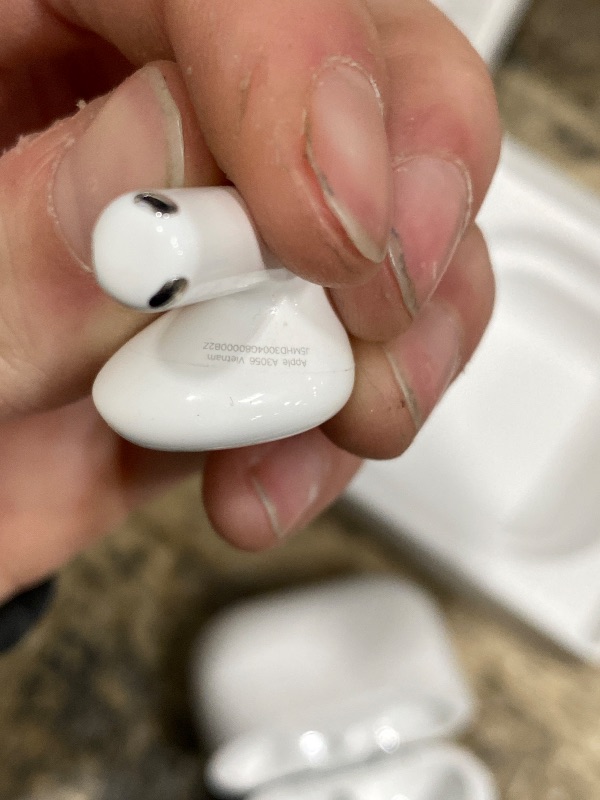 Photo 1 of **MISSING ONE HEADPHINE**Apple AirPods 4 Wireless Earbuds, Bluetooth Headphones, with Active Noise Cancellation, Adaptive Audio, Transparency Mode, Personalized Spatial Audio, USB-C Charging Case, Wireless Charging, H2 Chip