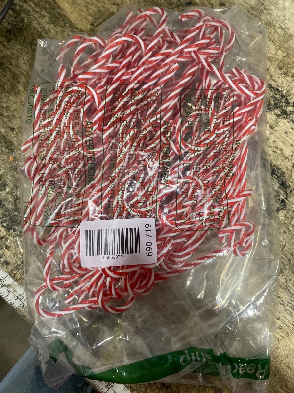 Photo 1 of 100 Pcs Christmas Candy Canes 5.9 inch Plastic Christmas Tree Hanging Ornaments Twisted Red White Crutch Candy Canes for Xmas Home Indoor Outdoor Party Decoration (C)