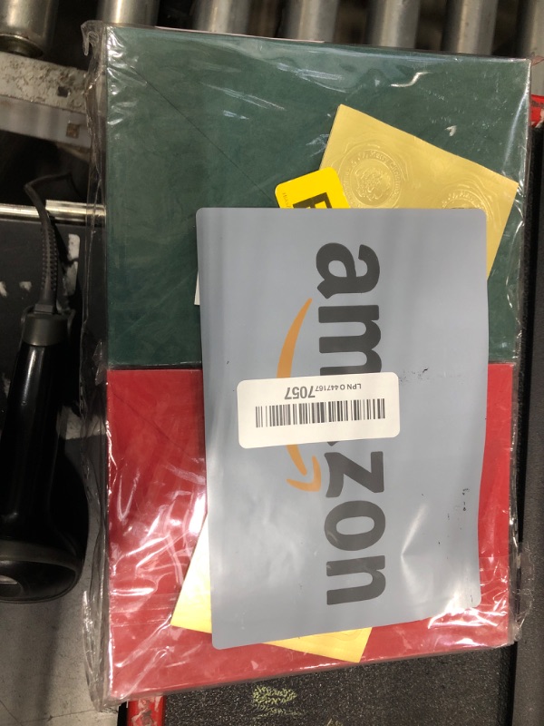 Photo 1 of 100 Pieces Christmas A6 Envelopes Colorful 4x6 Envelopes for Greeting Cards, Birthday, Weddings, Baby Shower Invitation Cards (6 1/2 x 4 3/4 Inches, Red/Green)