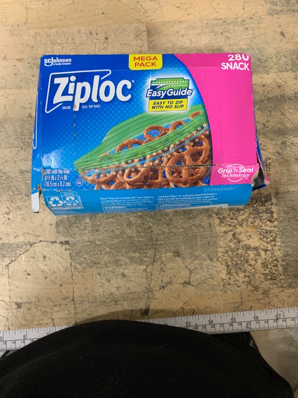 Photo 1 of **PACKAGING DAMAGED** Ziploc Snack Bags with EasyGuide Texture, Small Plastic Storage Bags with Grip 'N Seal Technology, 280 Bags Total