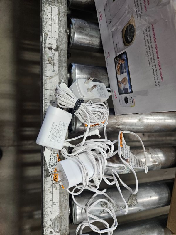 Photo 1 of ** For parts only, screen does not turn on or charge ** VTech VM928-2HD 5” 720p HD Display 2 Cameras Baby Monitor,110 Wide Angle View,Remote Pan-Tilt-Zoom,Night Vision,Up to 1000ft Range,Temperature Sensor,9 Soothing Sounds & Lullabies,2-Way Talk,No WiFi