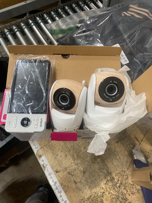 Photo 1 of ** For parts only, screen does not turn on or charge ** VTech VM928-2HD 5” 720p HD Display 2 Cameras Baby Monitor,110 Wide Angle View,Remote Pan-Tilt-Zoom,Night Vision,Up to 1000ft Range,Temperature Sensor,9 Soothing Sounds & Lullabies,2-Way Talk,No WiFi