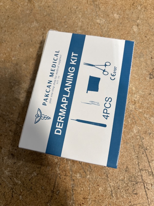 Photo 1 of ***(MISSING SCALPEL)***10R Dermaplaning Professional Kit Includes:10R Dermaplaning Scalpel Blades (100 Pack), Scalpel Handle No. 3, Scalpel Blade Remover, Hemostat Forceps