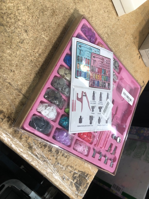 Photo 1 of ************MISSING MAIN TOOL**************
LYNDA Plastic and Metal Snap Buttons with Snaps Pliers Set,300 Sets Plastic and Metal Snap Buttons for Sewing and Crafting (Pink)