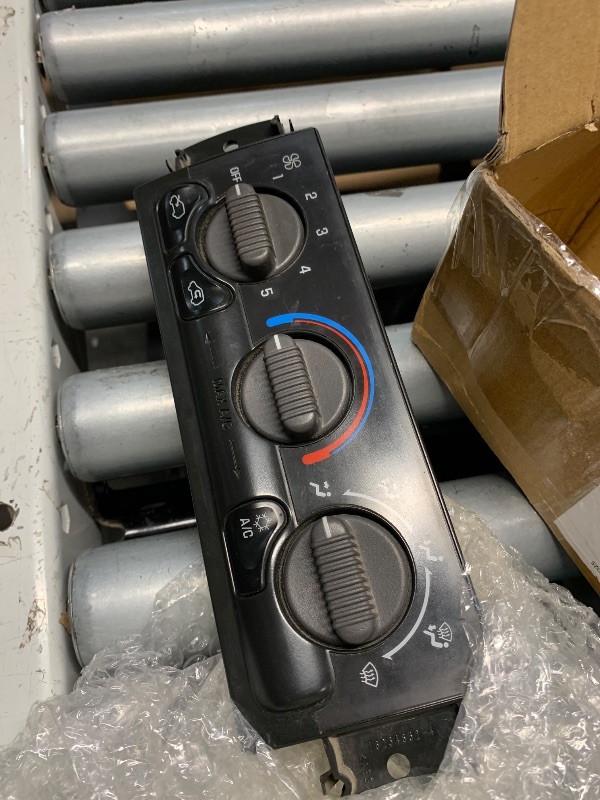 Photo 1 of (USED/FAIR) Front Climate Control Module Panel for GMC Sierra Chevy Silverado 1999-2002 599-266/15054697/ 15753264/19244873/ 9361355 Heater A/C Control Switch Air Conditioning Climate Control Module