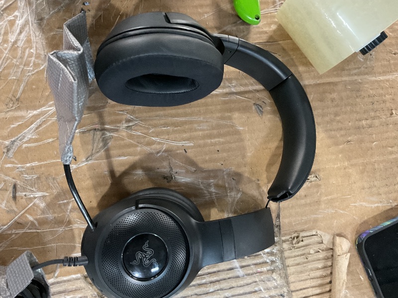 Photo 1 of * earphones are broken*
Razer Kraken V3 X Wired USB Gaming Headset: Lightweight Build - Triforce 40mm Drivers - HyperClear Cardioid Mic - 7.1 Surround Sound - Chroma RGB Lighting - Black
