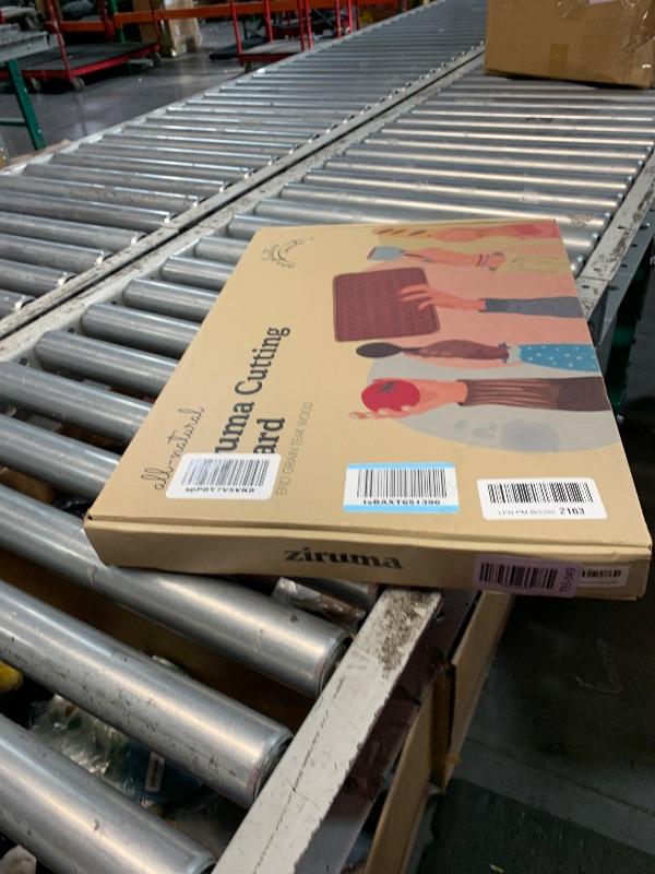 Photo 1 of ***FACTORY SEALED*** Extra Large End Grain Butcher Block Cutting Board [1.5" Thick]. Made of Teak Wood and Conditioned with Beeswax, Flaxseed Oil & Lemon Oil. 20" x 14" Chopping Board by Ziruma.