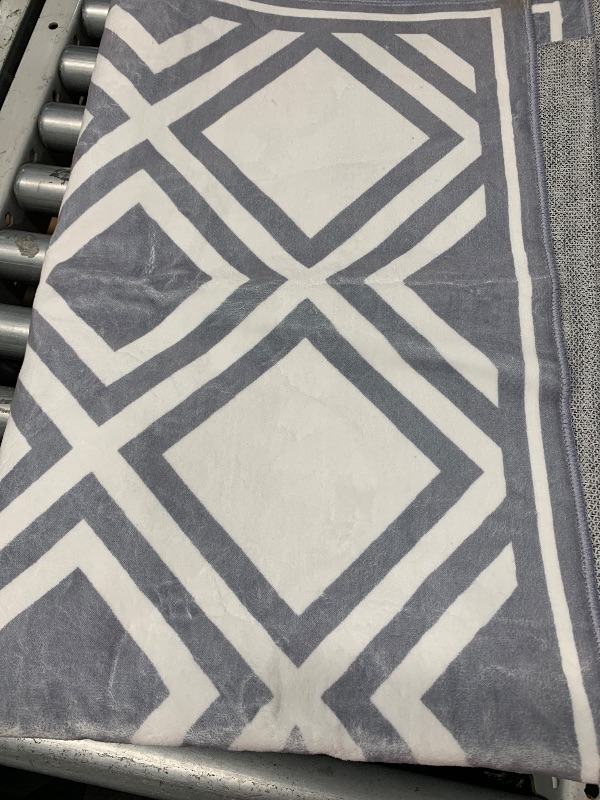 Photo 1 of (used)(dirty)(see images) Goideal Area Rug 4x6, Washable Checkered Rug Non Slip, Modern Geometric Indoor Low Pile Carpet for Bedroom Living Room Kitchen 