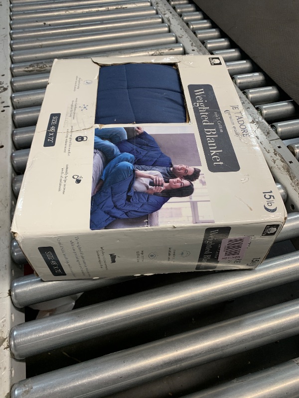 Photo 1 of "Je t'adore 15 lb weighted blanket"
