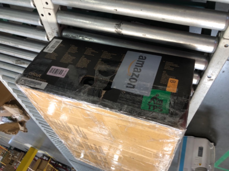 Photo 1 of *POWERS ON**Cricut Autopress Heat Press Machine (15in x 12in) -Commercial-Grade for HTV, Iron On, Infusible, & Sublimation Projects, White