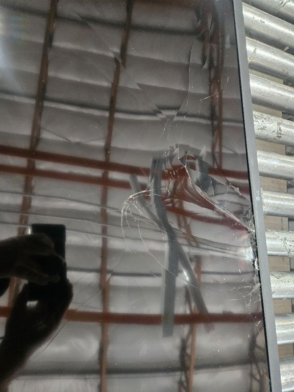 Photo 1 of ** Broken screen, final sale ** LG 55UA7700P 55 inch Class UA77 Series LED AI 4K Smart webOS TV (2025)