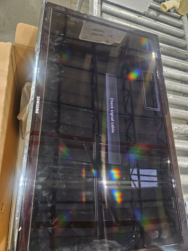 Photo 1 of **TV ONLY***Samsung - 40" Class 5 Series LED Full HD Smart Tizen TV (2019)