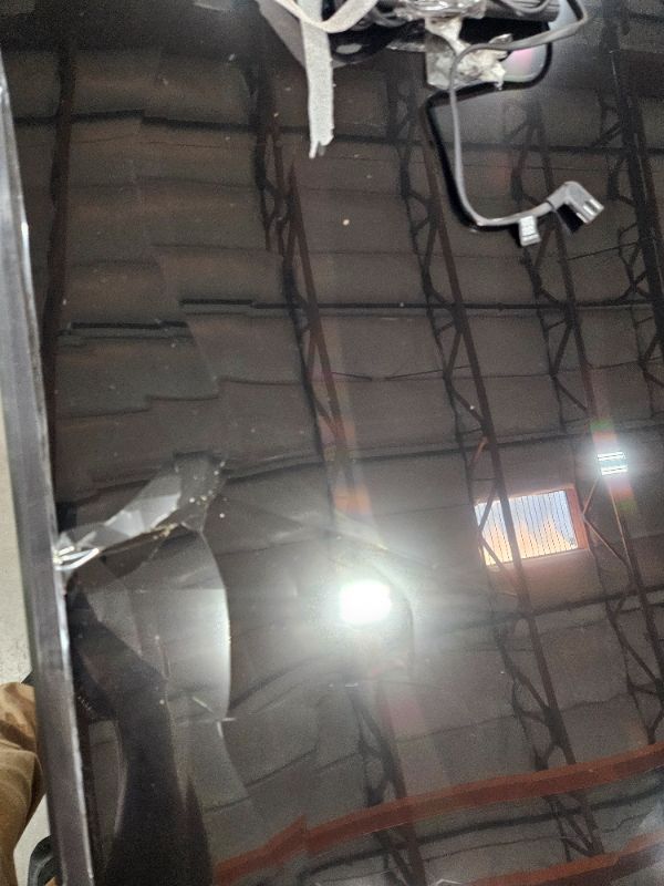 Photo 1 of ** broken screen, final sale ** Samsung 70-Inch Class Crystal UHD U8000F 4K Smart TV (2025 Model) Endless Free Content, Crystal Processor 4K, MetalStream Design, Knox Security, Alexa Built-in