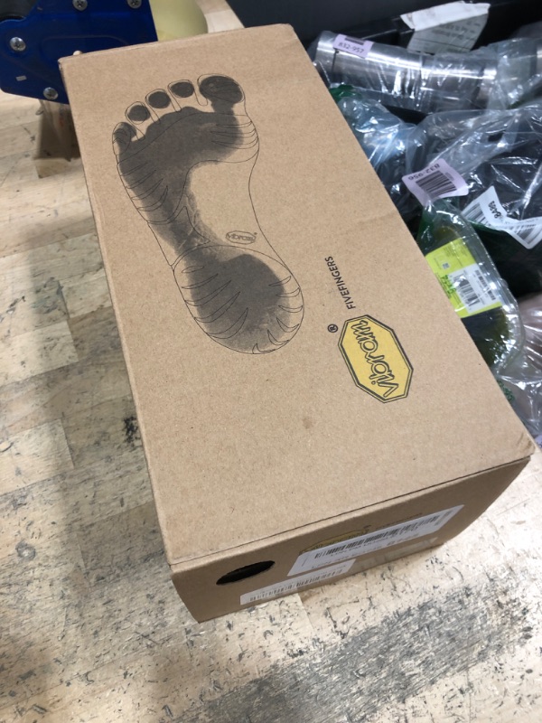 Photo 1 of *** VERY USE***    Vibram Men's FiveFingers V-Train 2.0 Shoe, Black/Red, 12.5-13