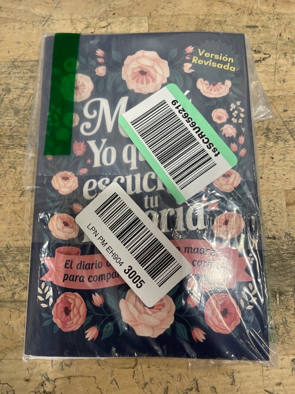 Photo 1 of Mama Yo Quiero Escuchar Tu Historia: Mamá Cuentame de Ti, El Diario Orientado De Una Madre Para Compartir Su Vida y Su Cariño (Spanish Edition)