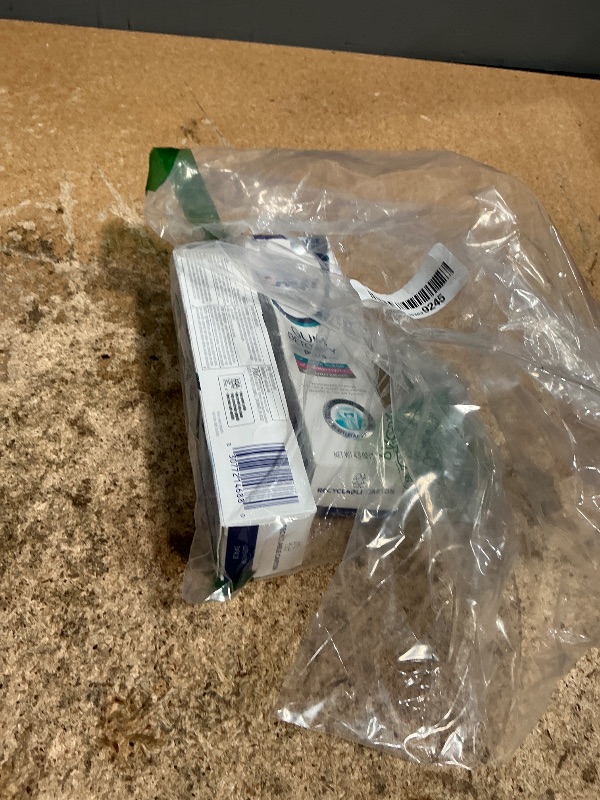 Photo 1 of *ONLY 2* Crest Pro-Health Gum Detoxify Plus Toothpaste 4.5 oz Pack of 3 - Antibacterial Fluoride Toothpaste, Sensitivity Protection, Whitens Teeth, Anticavity, Plaque Control