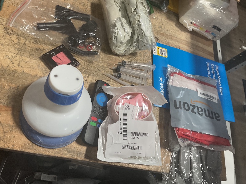 Photo 1 of ***Bundle of miscellaneous home goods