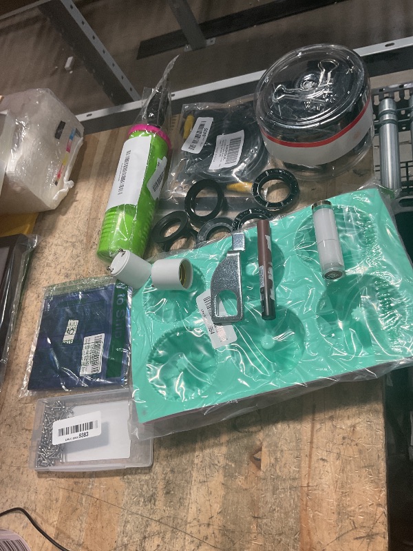 Photo 1 of ***Bundle of miscellaneous home goods