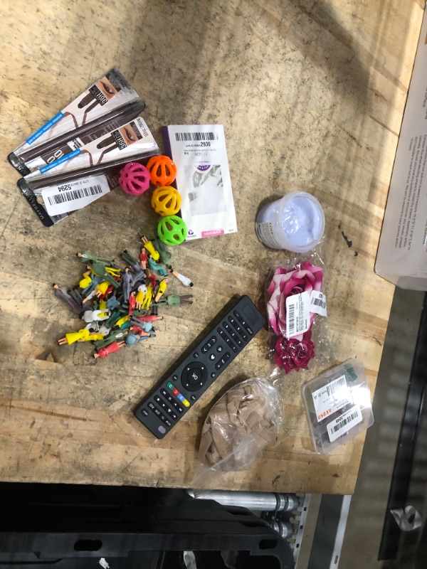 Photo 1 of ***Bundle of miscellaneous home goods