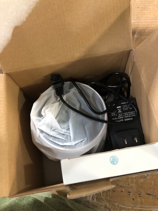 Photo 1 of ?Electric Focus?Magcubic Mini Projector 4K Support, Portable Projector with WiFi 6 and Bluetooth 5.4, Smart Proyector, 5W Soundbase Speaker, 180° Rotation for Home Theater HY300 Ultra
