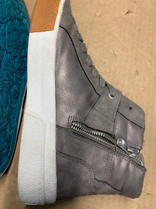 Photo 1 of ****BOTH ZIPPERS BROKEN****
Blowfish Malibu Womens Waverly High Top Sneaker Grey 10 M